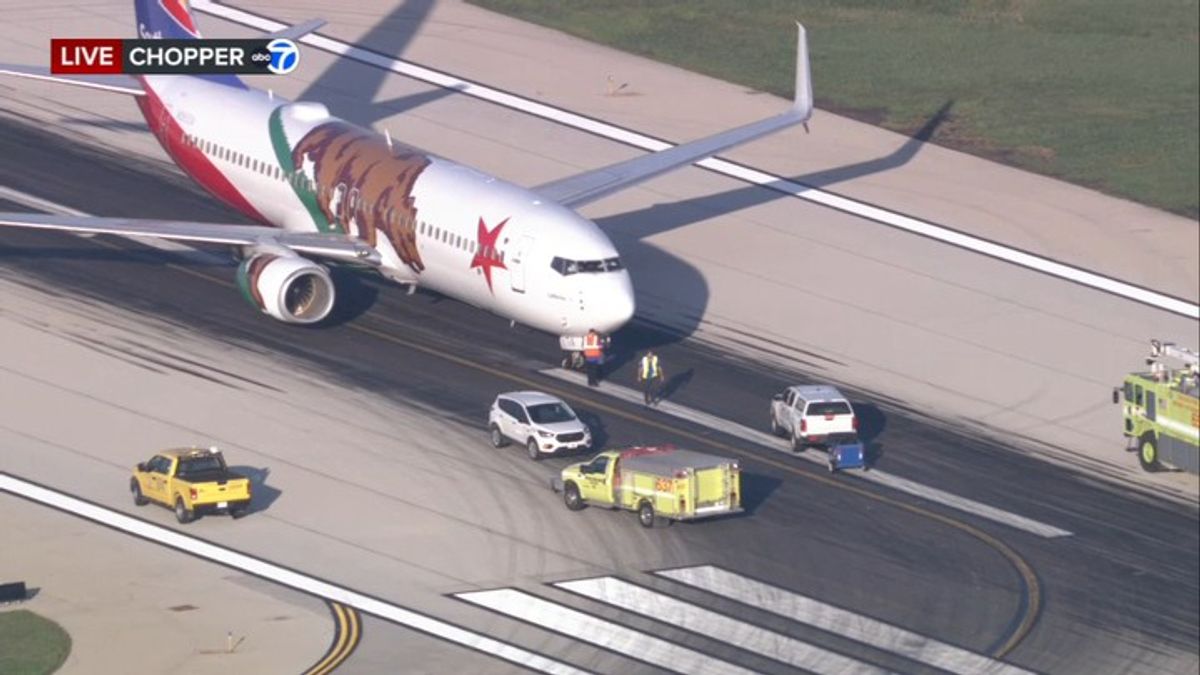 Emergency response to Southwest Airlines flight at Midway airport ...