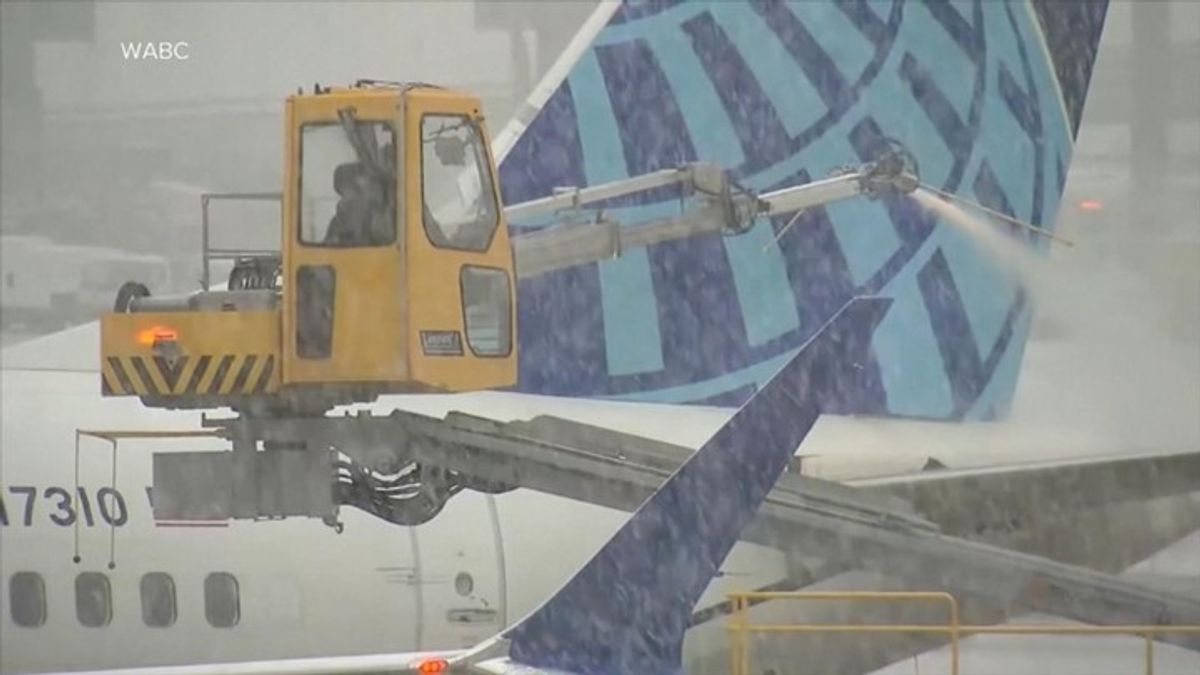 Arctic blast drops temperatures, as storms move in along the East Coast ...