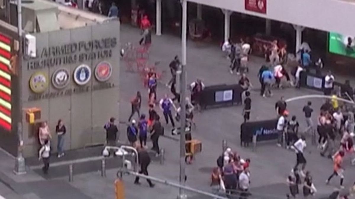 Slashing, gunfire reported in Times Square | Haystack News