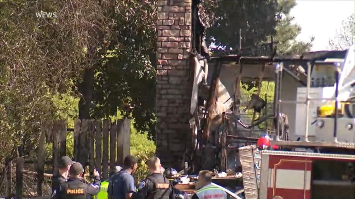 Plane crashes into Ohio home, killing at least 2, family inside escapes ...