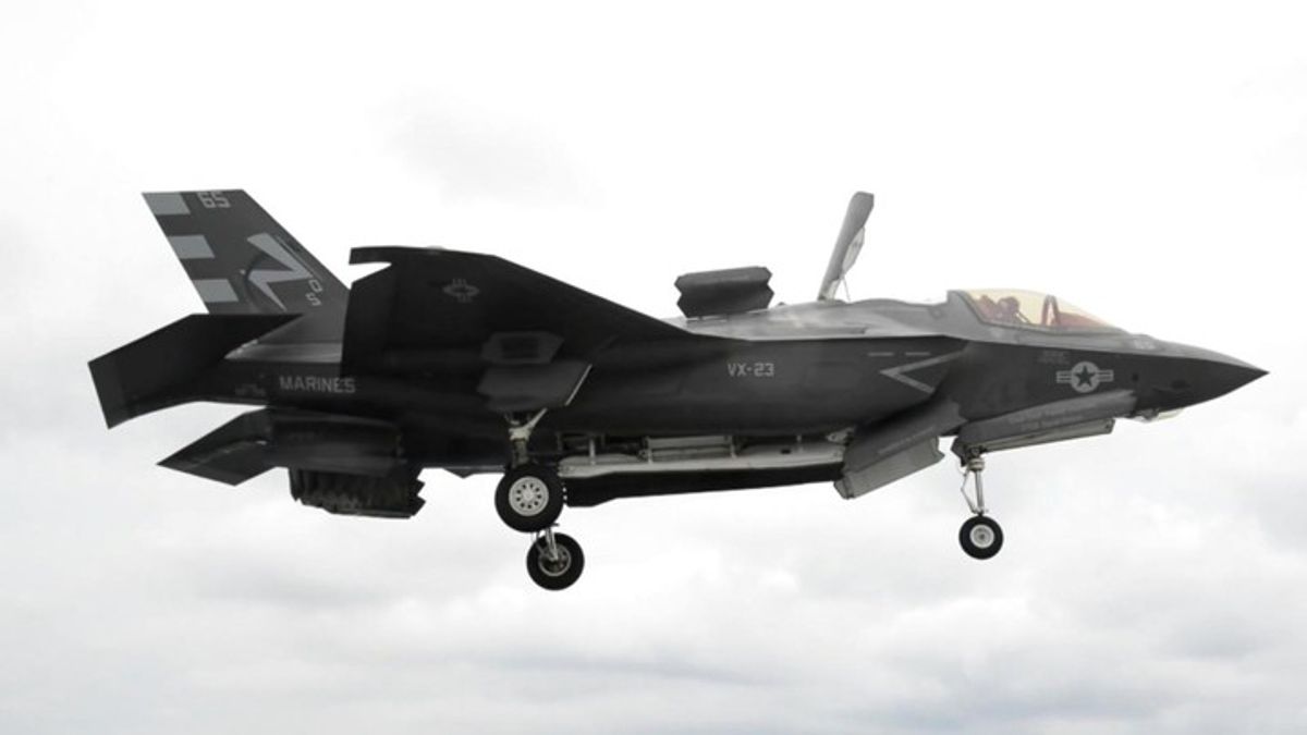Authorities hunt for clues in mystery crash of fighter jet | Haystack News