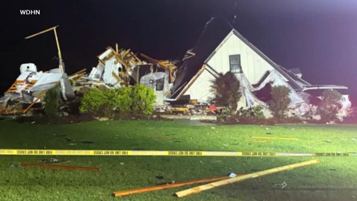 Possible tornado hits Alabama as South faces flash flood threat ...