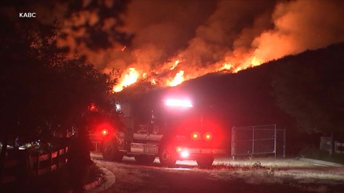 Thousands evacuate amid Southern California wildfires | Haystack News