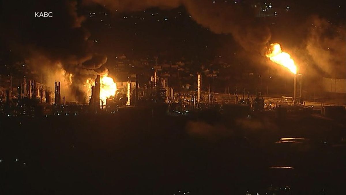 Massive explosion and fire at largest refinery on West Coast | Haystack ...