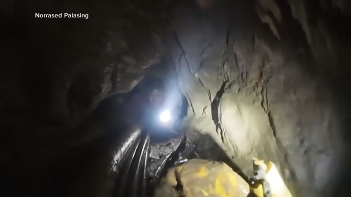 Rescuers say they heard knocking as time runs out to save 2 remaining ...