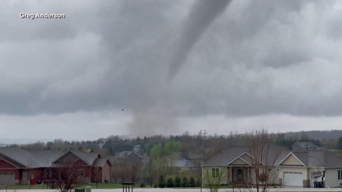 Tornadoes rip across the Heartland | Haystack News