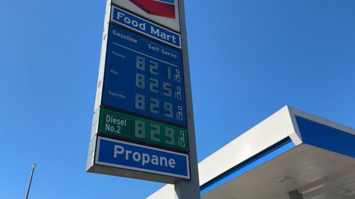 Gas prices soar as oil spikes, then falls | Haystack News
