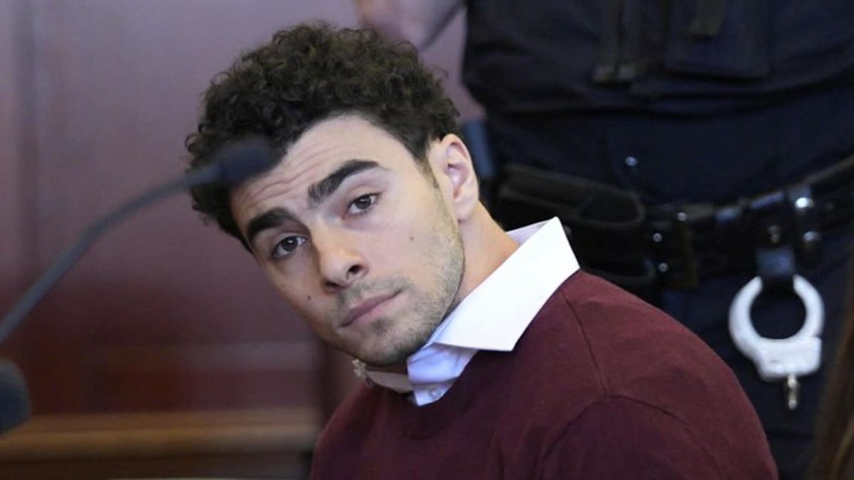 Luigi Mangione pleads not guilty to federal stalking and murder charges ...