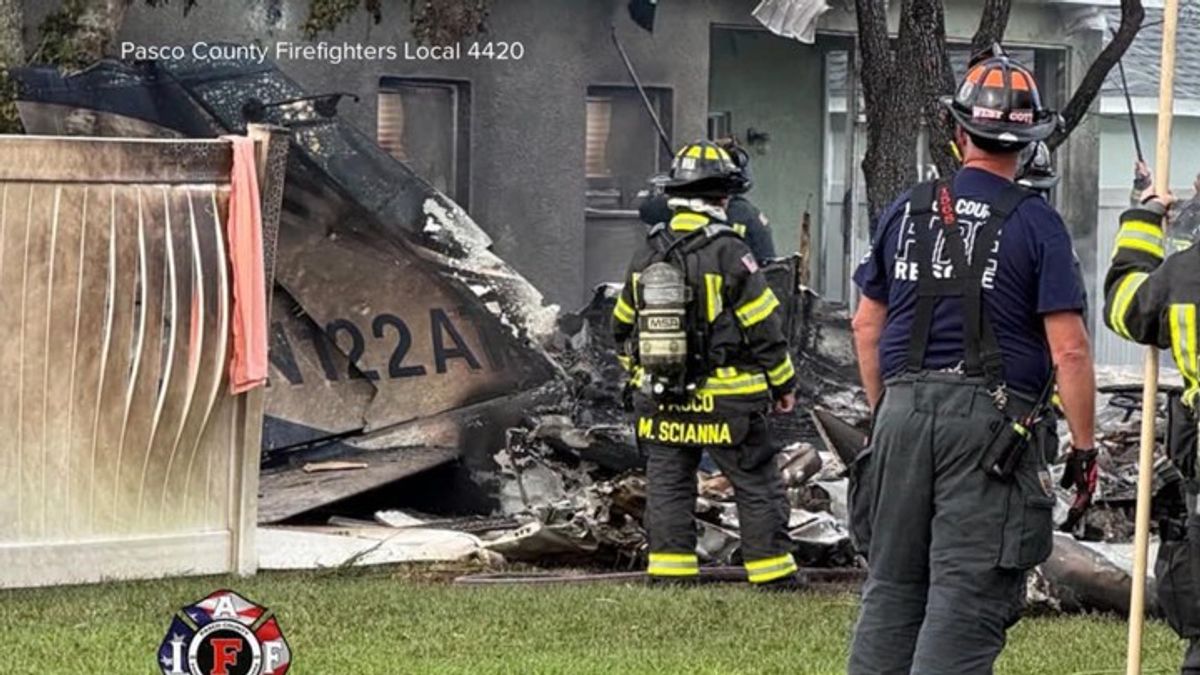 Small plane crashes into residential neighborhood in Florida | Haystack ...