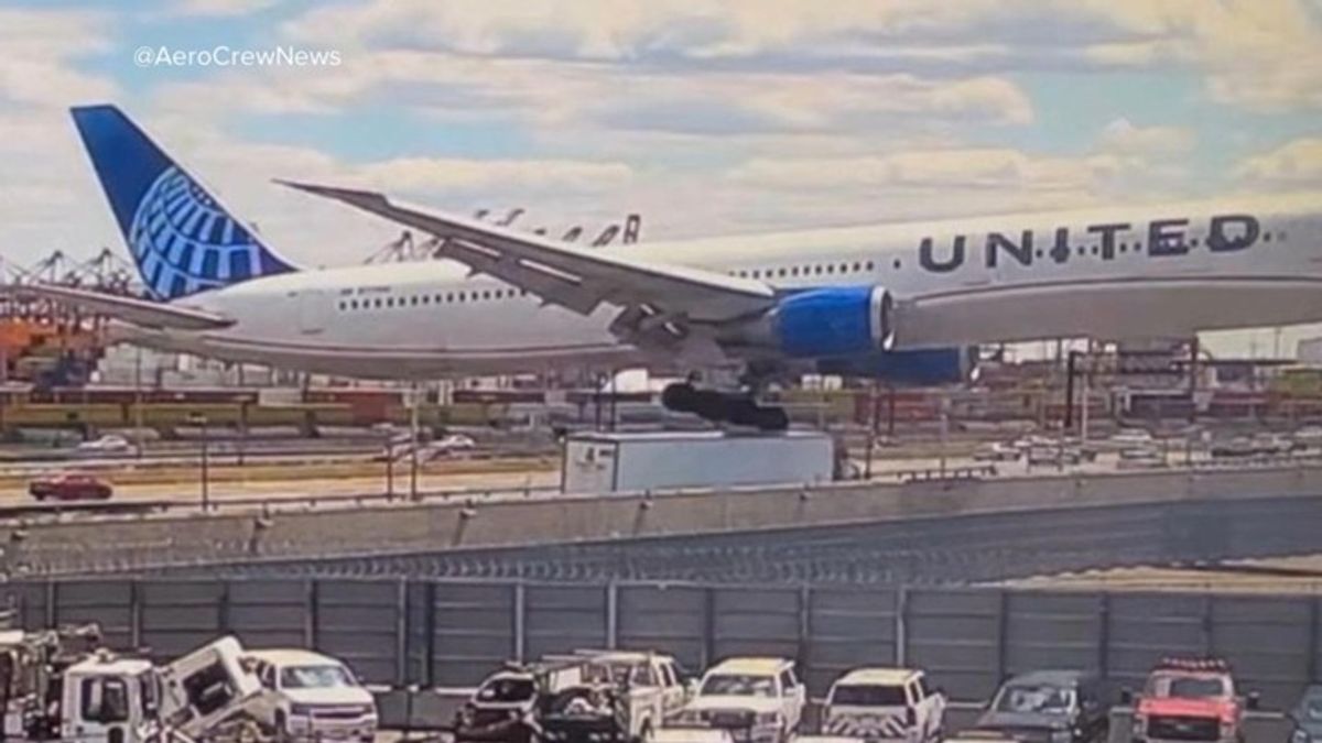 United plane hits bakery truck while landing at Newark Airport ...