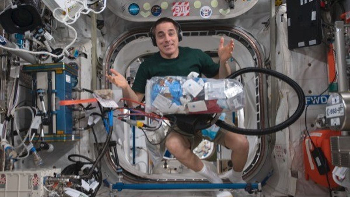 On the ISS, chores are easier than you’d expect | Haystack News