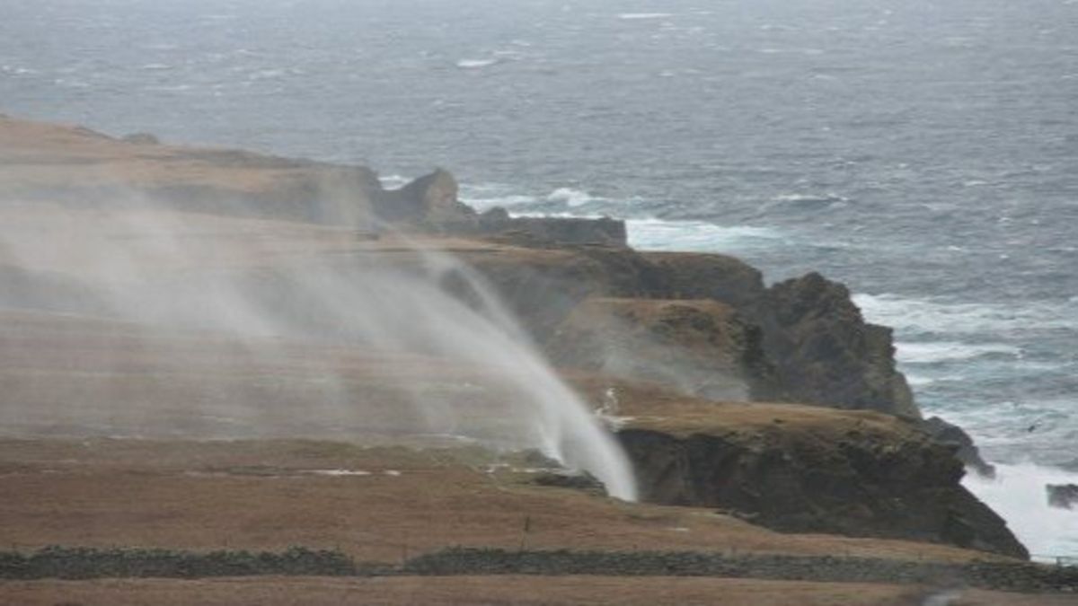 Upside-down waterfall: a natural gravity illusion | Haystack News