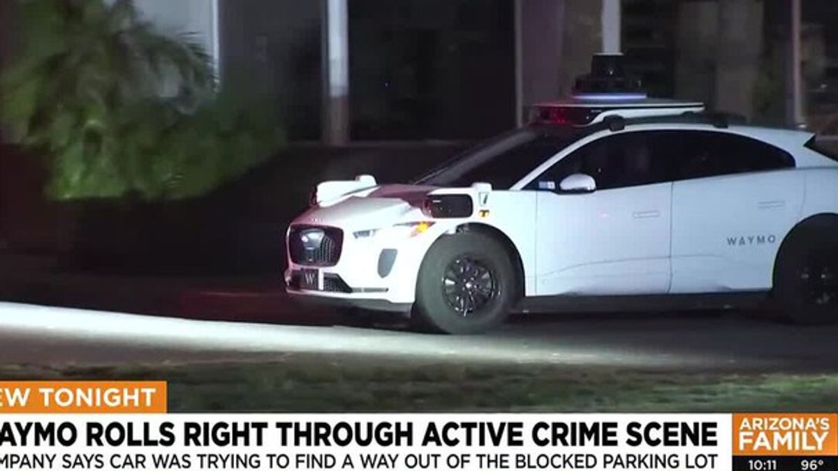 Driverless Waymo enters Phoenix police manhunt scene | Haystack News