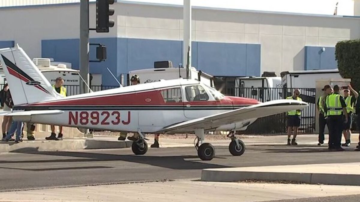 Engine failure forces plane to make emergency landing in Mesa ...