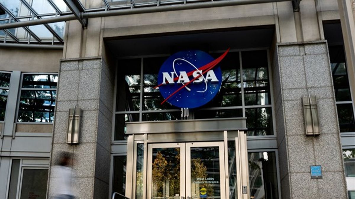 NASA Steps Up Lunar Efforts With $20B Pledge | Haystack News