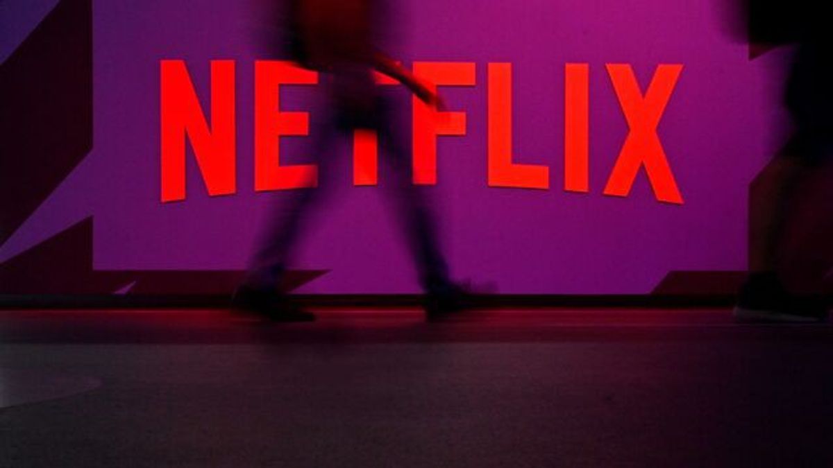 Netflix Is 'Thinking Inside the Box,' Analyst Pachter Says | Haystack News