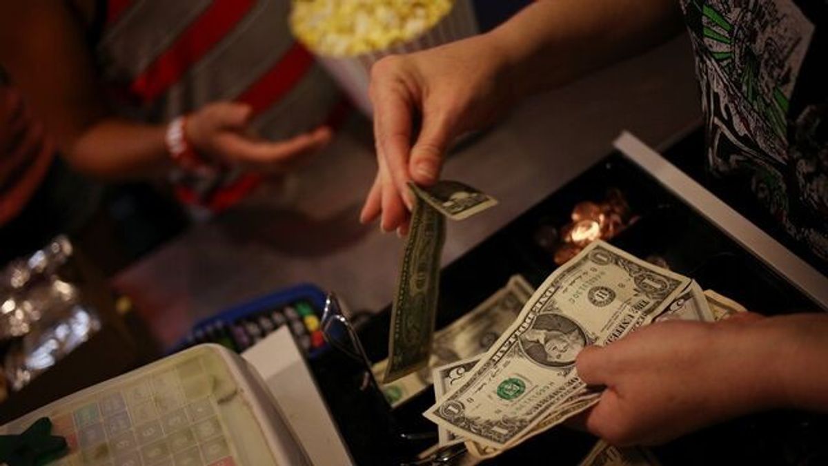 US Consumer Spending Rises at Solid Pace in November | Haystack News