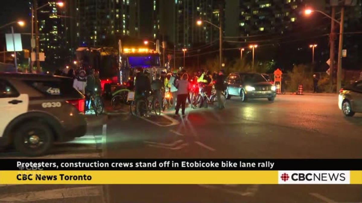 Protesters, construction crews stand off in Toronto bike lane rally ...