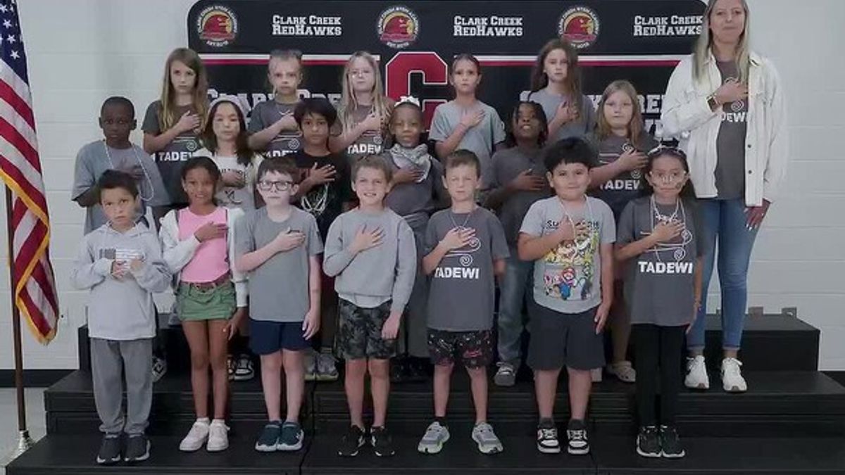 Pledge of Allegiance - Clark Creek Elementary - Mrs. Marler's 3rd Grade ...