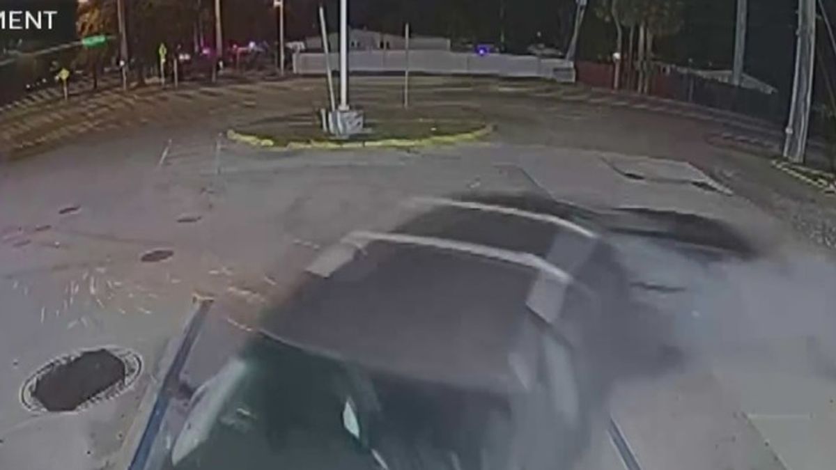 Stolen Corvette crashes into car wash during police chase | Haystack News