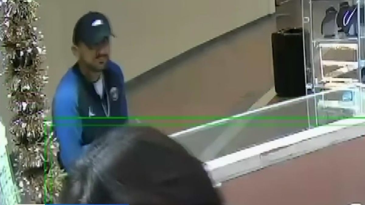 Surveillance video shows $8,000 jewelry theft in Miami; police seek ...