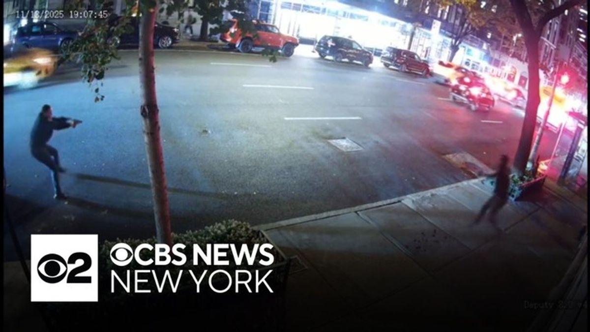 New video shows NYPD confronting armed suspect on Upper East Side ...