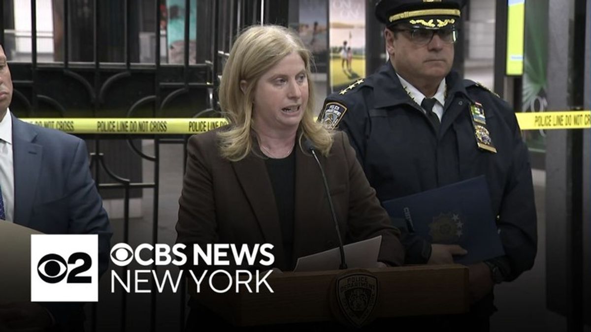 3 people stabbed, suspect shot at NYC's Grand Central Station ...
