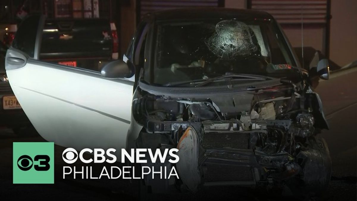 2 people in Smart car, 2 police officers taken to hospitals after crash ...