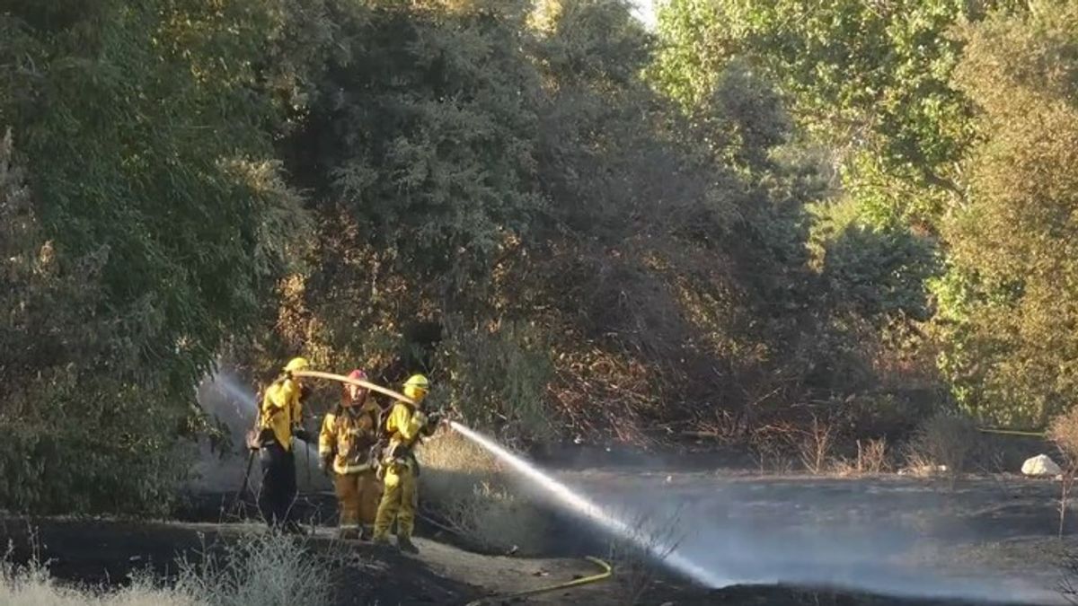 Sacramento fire crews contain 5 acre fire near Sacramento Northern ...