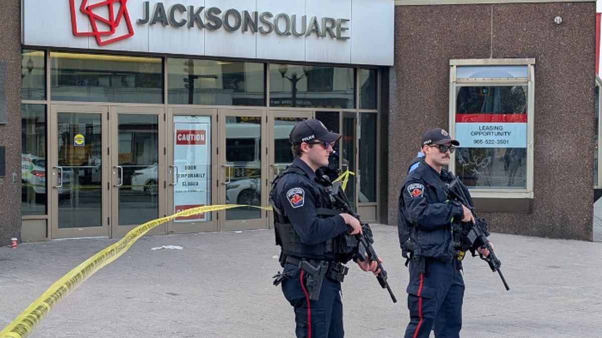 16-year-old boy killed in shooting at Hamilton’s Jackson Square ...