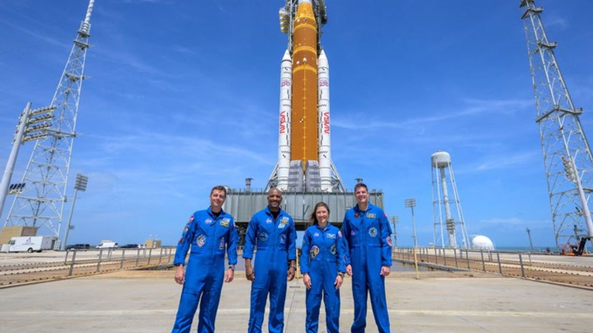 Artemis II Crew Splashes Down, Completing Historic Lunar Mission ...