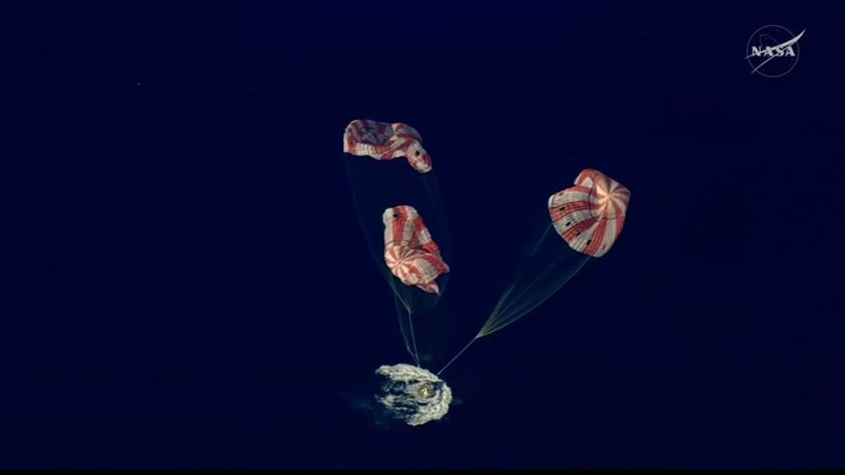 ‘Perfect bullseye splashdown!’ See the moment Orion makes contact with ...