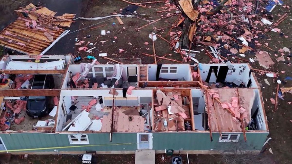 Blizzard conditions and tornadoes slam Midwest | Haystack News