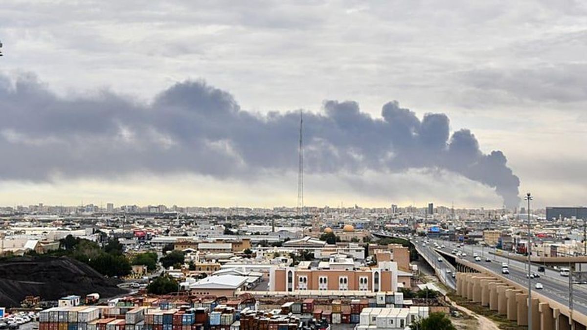 Iran escalates strikes across Middle East after Trump signals possible ...