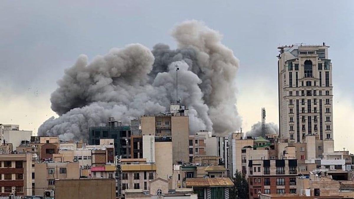 US says it destroyed 16 Iranian mine-laying vessels as Tehran threatens ...