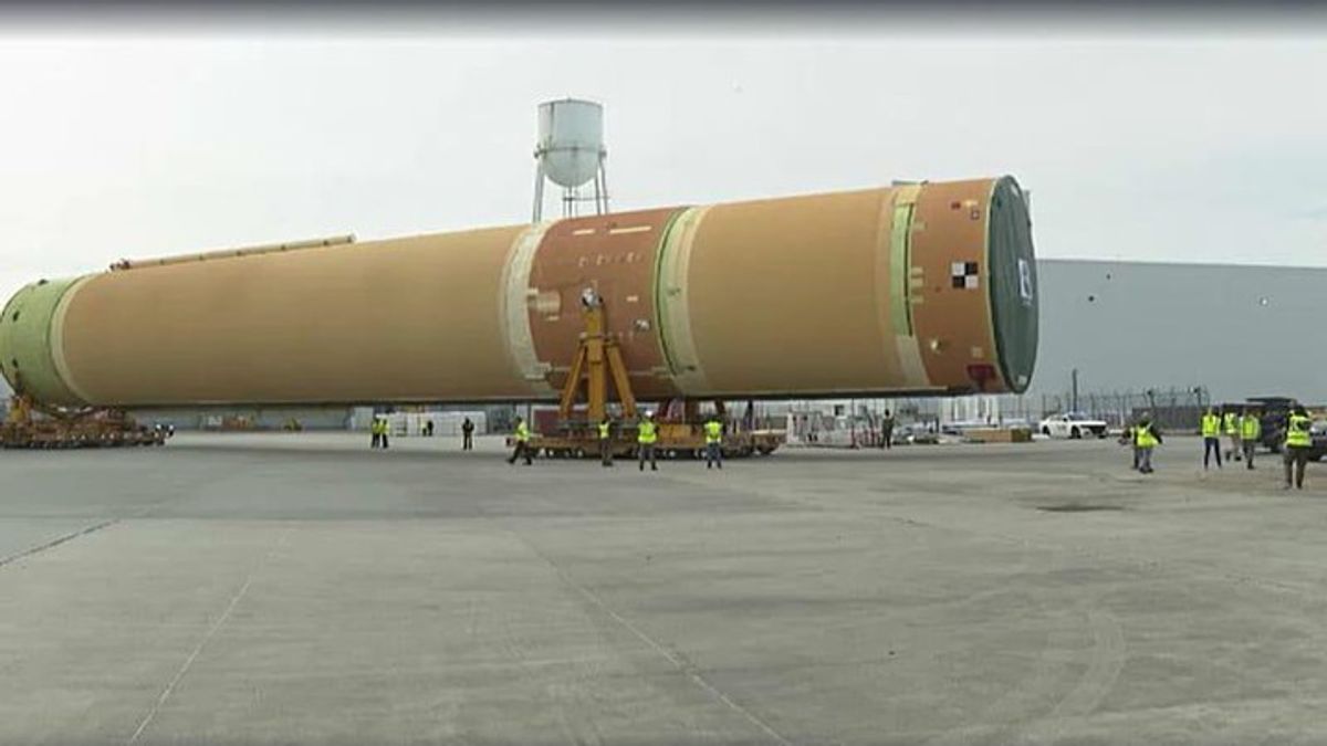 NASA rolls out key Artemis III rocket stage for 2027 Moon mission ...
