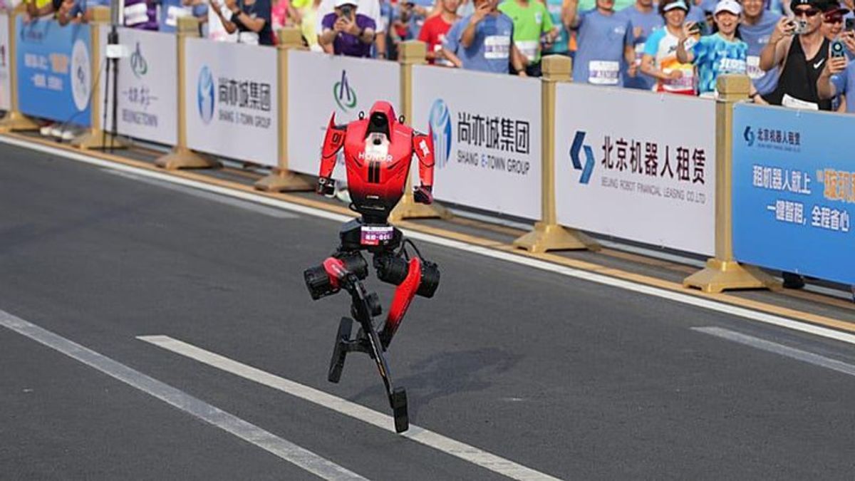 Humanoid robot smashes human half-marathon world record in Beijing race ...