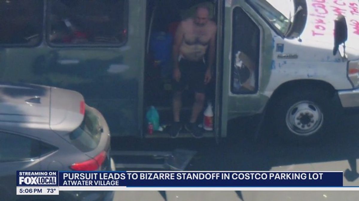 Man in shuttle bus leads bizarre Costco standoff | Haystack News