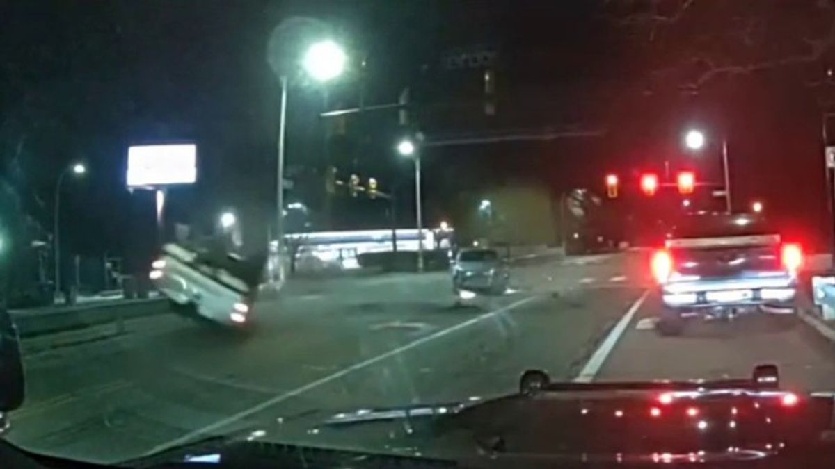 Wild crash caught on Royal Oak police dashcam of suspected drunk driver ...