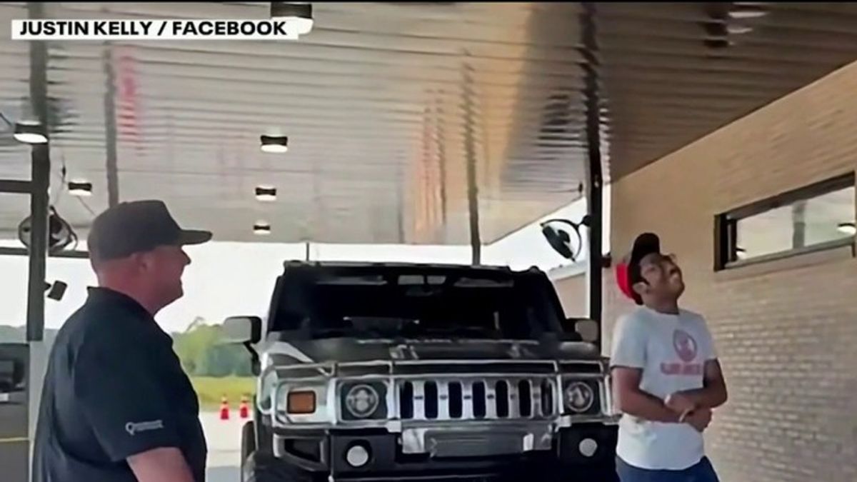 Slim Chickens employee surprised with a Hummer | Haystack News
