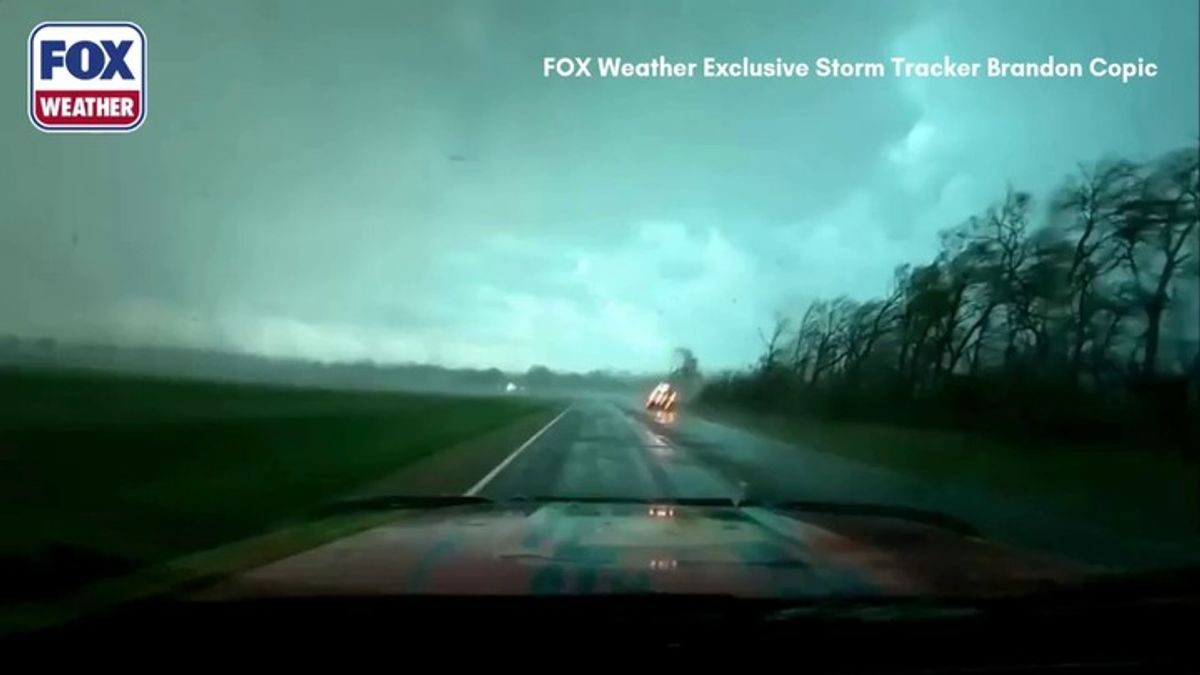 'I am inside the tornado': FOX Weather Storm Tracker drives through ...