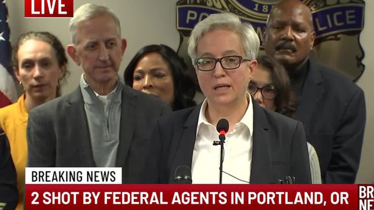 Oregon officials give update after 2 shot by federal agents | Haystack News