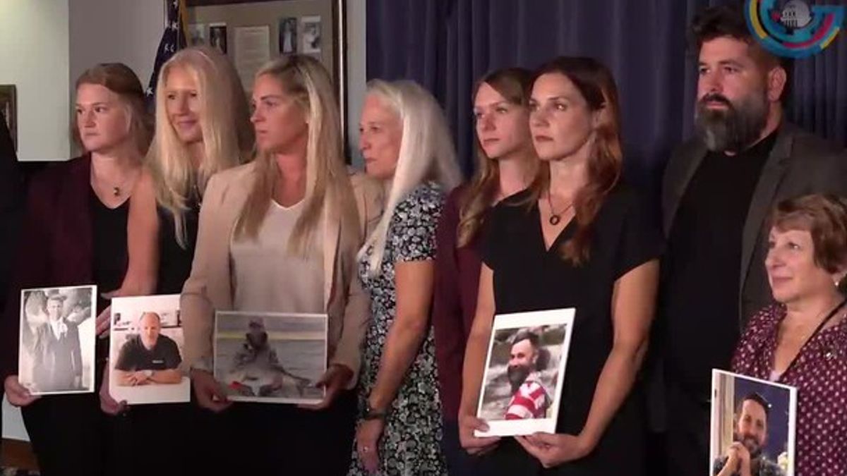 Family files lawsuit over DC plane crash | Haystack News