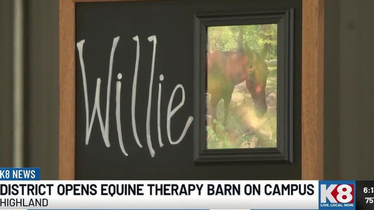 Highland school district cuts ribbon on new equine therapy barn ...