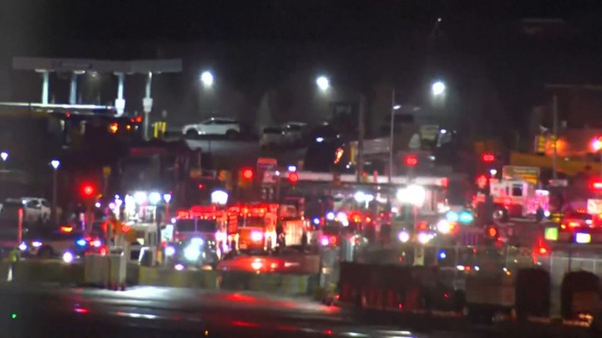 Air Canada plane collides with fire truck on LaGuardia Airport tarmac ...