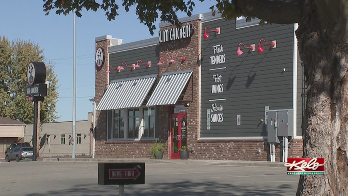10th Street Slim Chickens appears closed | Haystack News