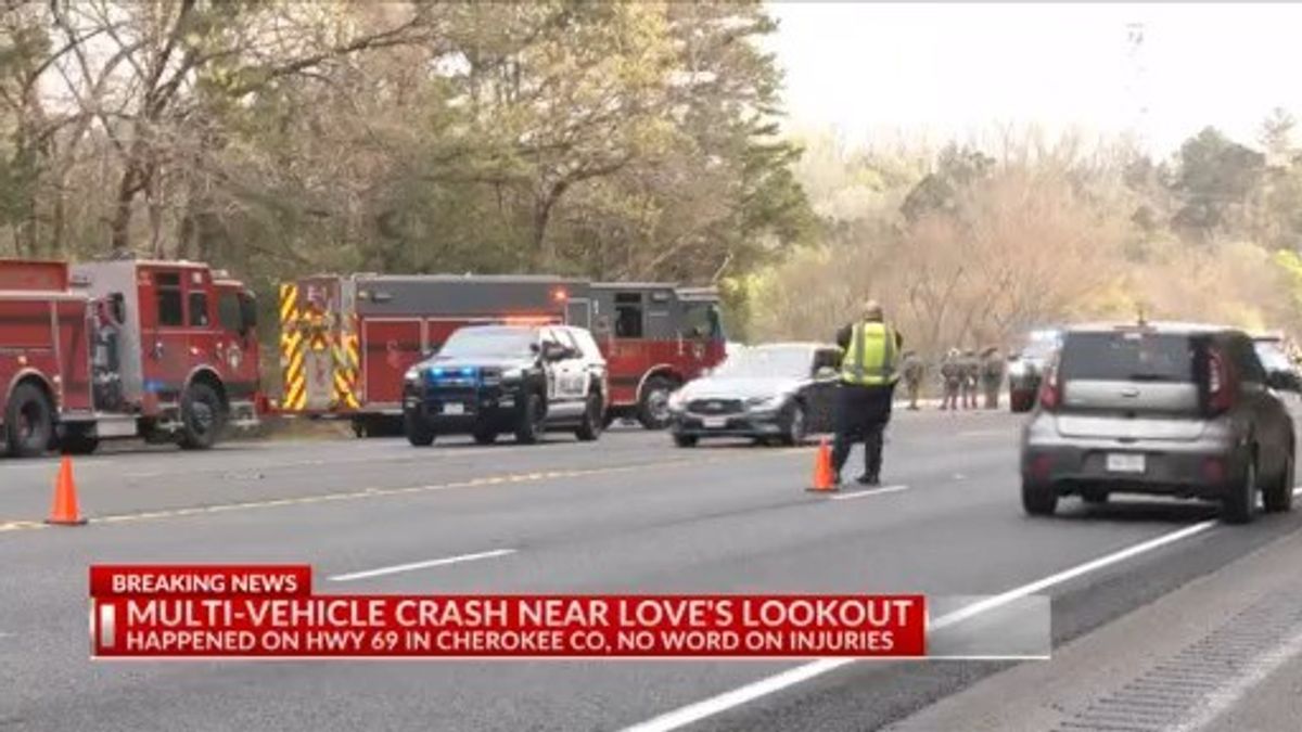 2 vehicle crash delays traffic on US Highway 69 near Love’s Lookout ...