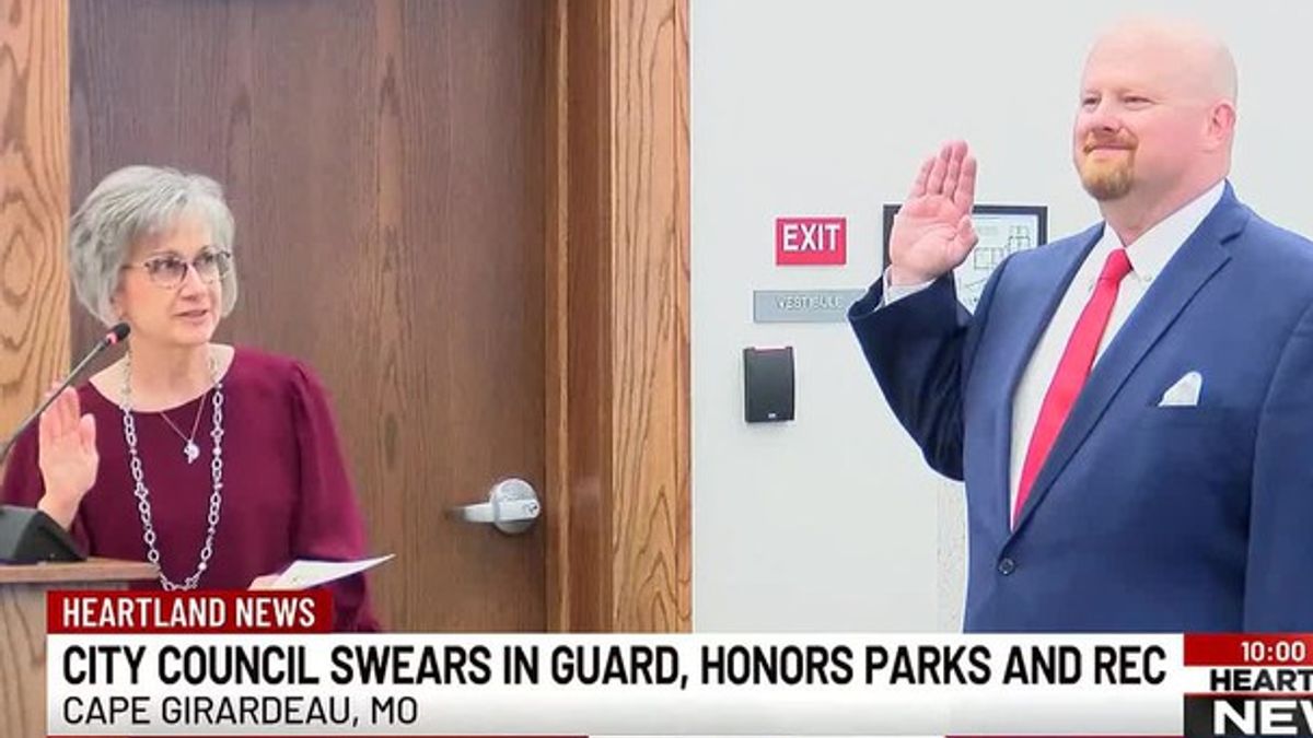 Cape Girardeau City Council swears in new mayor Robbie Guard, honors ...