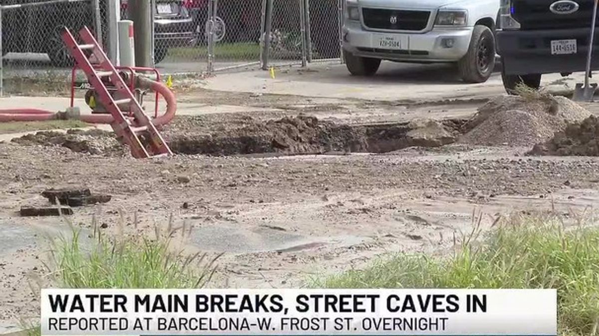City water line breaks again near Barcelona Avenue in Laredo | Haystack ...