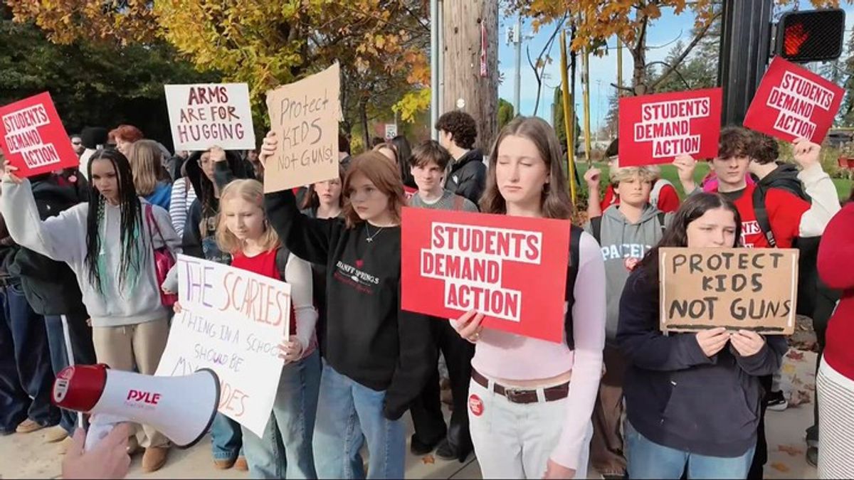 Oregon students honor Bend shooting victims with statewide walkout ...